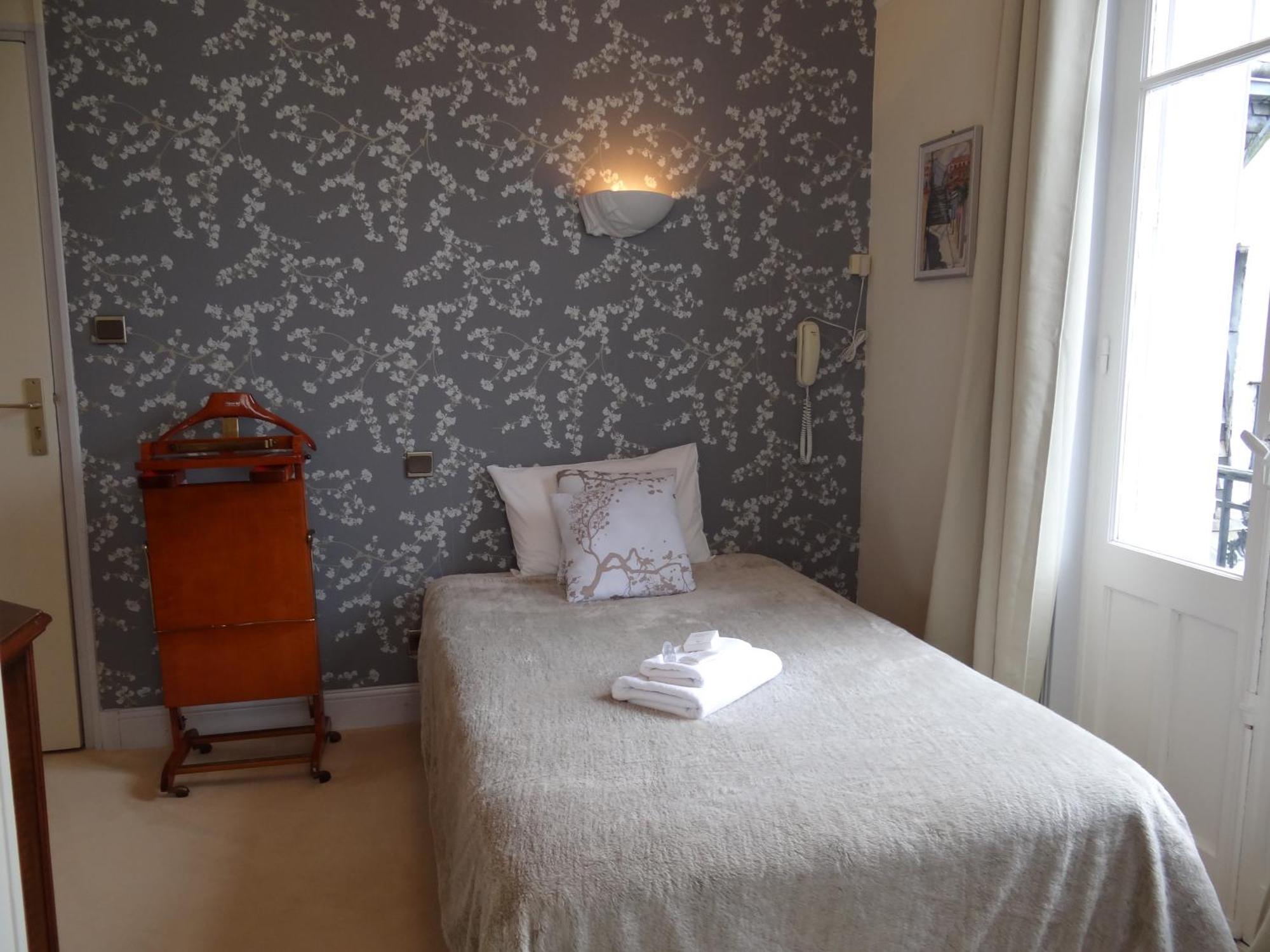 Hotel California Vichy Room photo