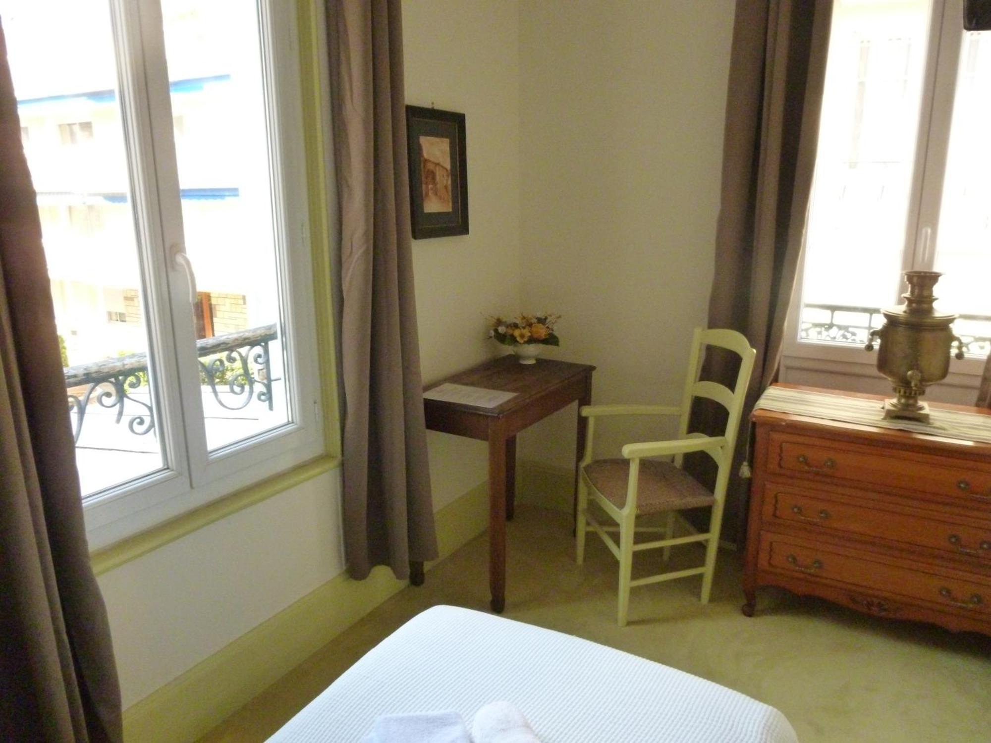 Hotel California Vichy Room photo