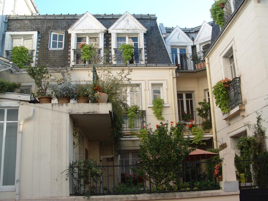 Hotel California Vichy Exterior photo